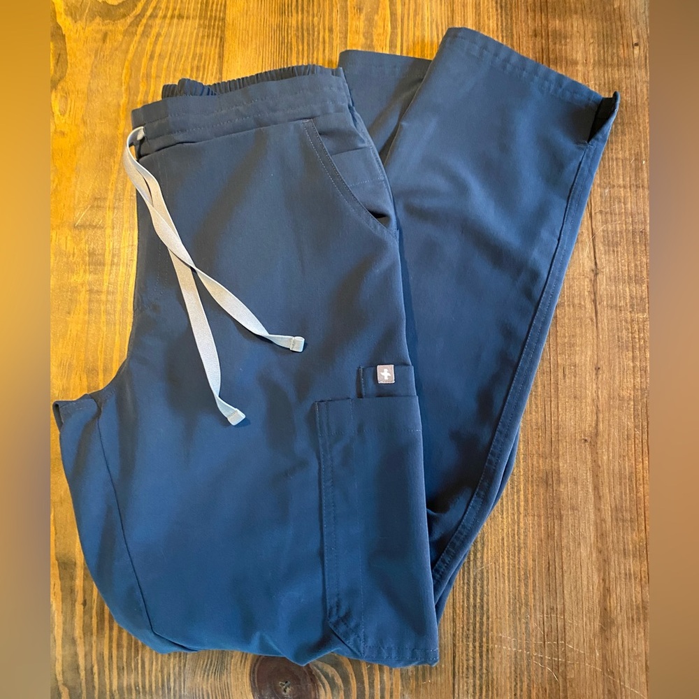 FIGS Women Dark Harbor Scrubs Set